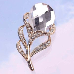 Brooch / Pin ~ 12K Gold Filled ~ Flower ~ Quartz Crystals